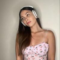 adele_tsy's Twitch profile picture