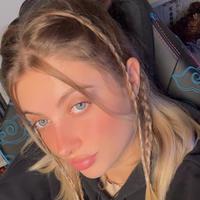 anixsu's Twitch profile picture