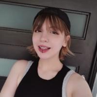 carolinyaa's Twitch profile picture