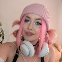 eachpeachplum's Twitch profile picture