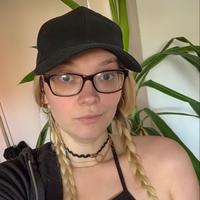 estherzockt's Twitch profile picture