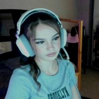 femaleclix's Twitch profile picture