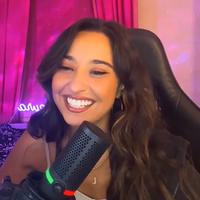 houseoflaura's Twitch profile picture