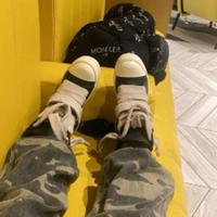 issadifferent's Twitch profile picture