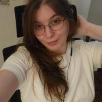 lari's Twitch profile picture