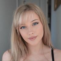 lilly_bloomes's Twitch profile picture