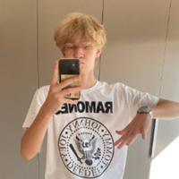 senya63_'s Twitch profile picture