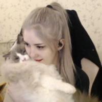 strrawbunnyy's Twitch profile picture