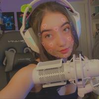 strwbry_moon's Twitch profile picture